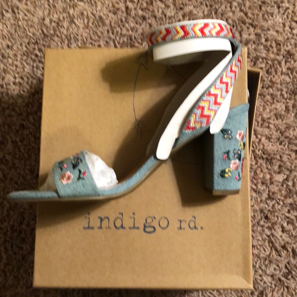 indigo Road  Blue Flowered Fabric Heel Size 7.5